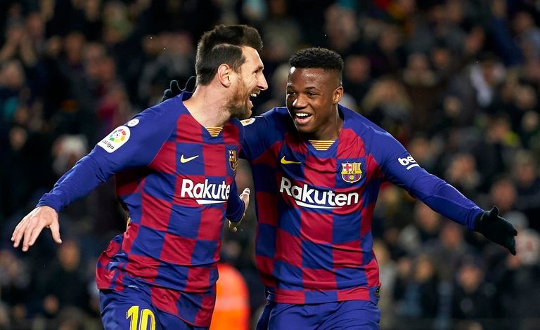 ليو ميسي إيرلينج هالاند مهاجم مانشستر سيتي الإنجليزي