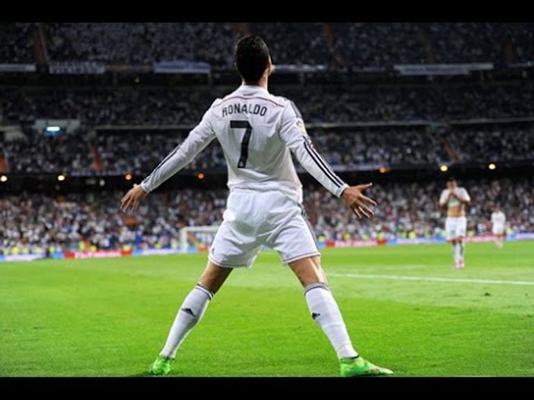 كريستيانو رونالدو إيرلينج هالاند مهاجم مانشستر سيتي الإنجليزي