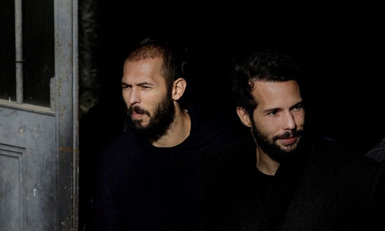 أندرو تيت برفقة شقيقه - أرشيفية