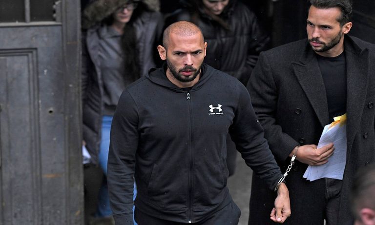 أندرو تيت برفقة شقيقه - أرشيفية