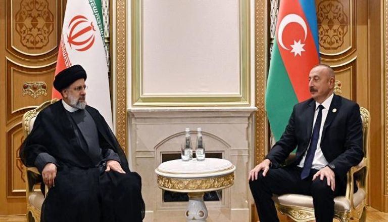 جانب من لقاء سابق بين رئيس إيران إبراهيم رئيسي ونظيره الأذربايجاني إلهام علييف