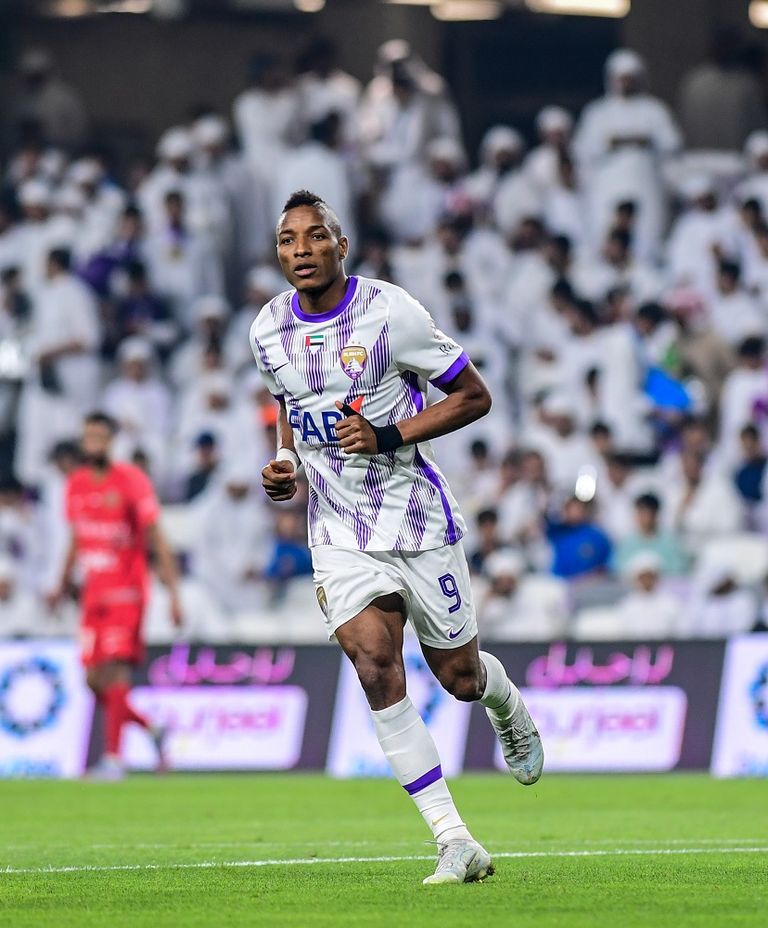 علي مبخوت نجم الجزيرة هداف الدوري الإماراتي التاريخي