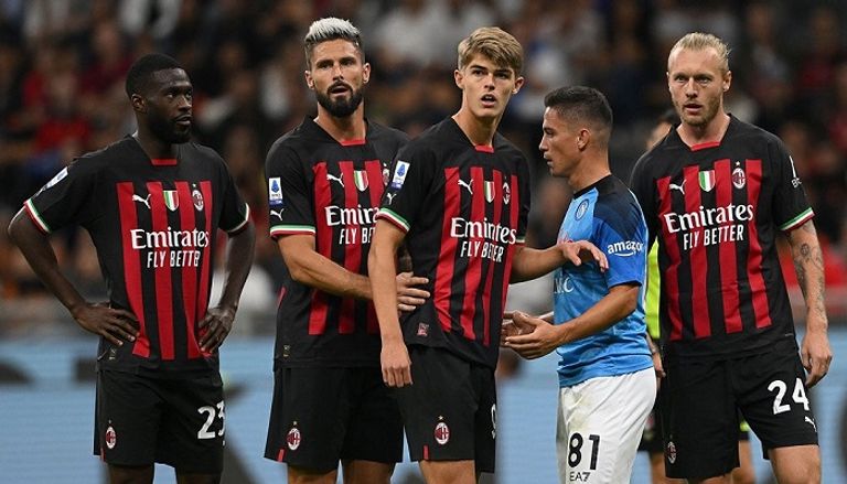 نابولي وميلان - صورة أرشيفية مارادونا في ملعب نابولي