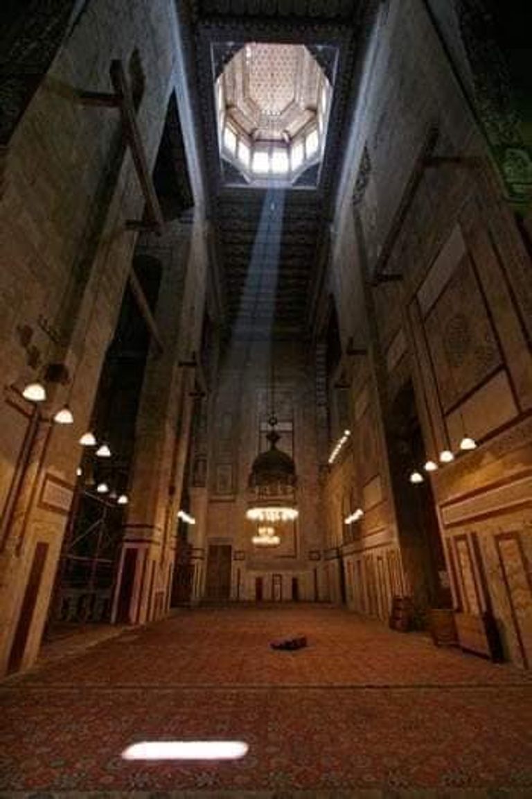 مسجد الرفاعي تحفة معمارية ومقبرة ملكية في قلب القاهرة
