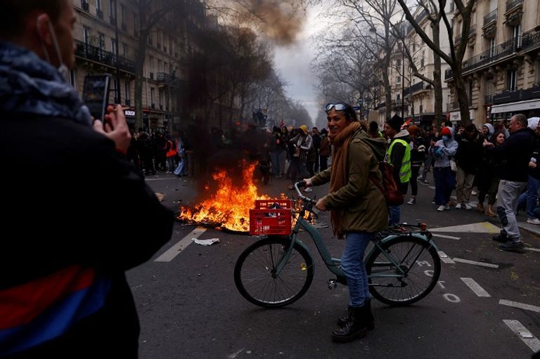 جانب من احتجاجات ضد نظام التقاعد بفرنسا