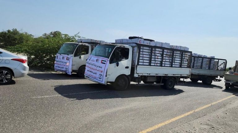 قوافل إماراتية تغيث أبين اليمنية