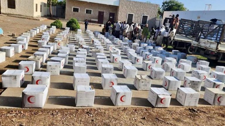 قوافل إماراتية تغيث أبين اليمنية