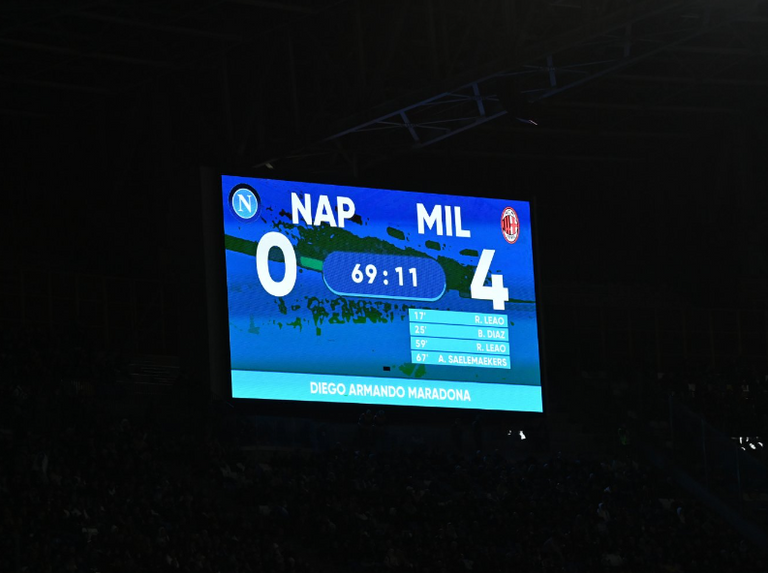 رافائيل لياو مهاجم ميلان ضد نابولي