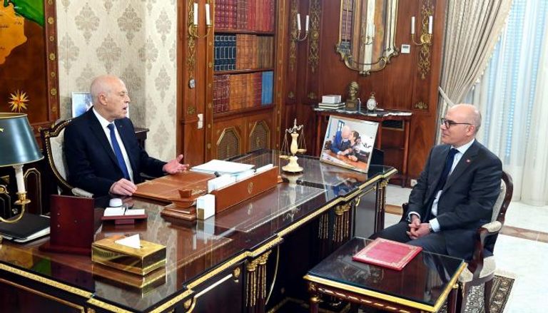الرئيس التونسي قيس سعيد رفقة وزير الخارجية نبيل عمار