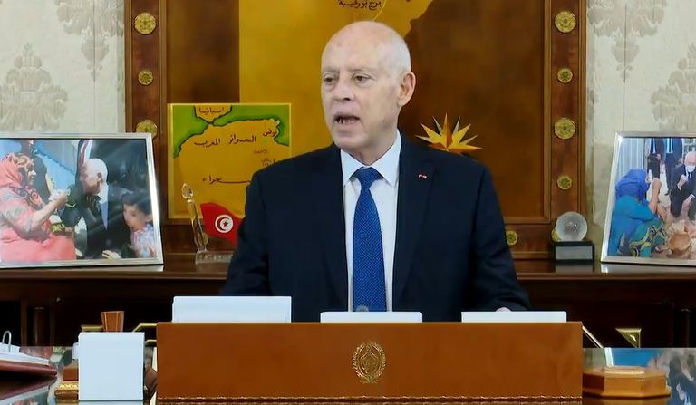 الرئيس التونسي قيس سعيد خلال لقائه برئيسة الوزراء نجلاء بودن الرئيس التونسي قيس سعيد خلال لقائه برئيسة الوزراء نجلاء بودن