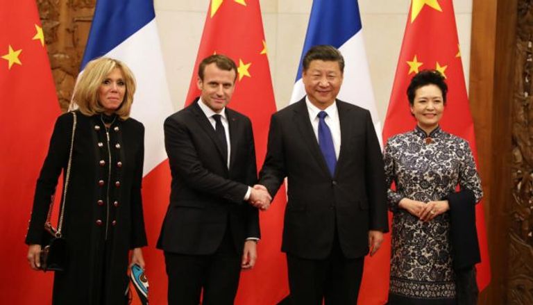 الرئيسان الصيني والفرنسي مع زوجتيهما في بكين