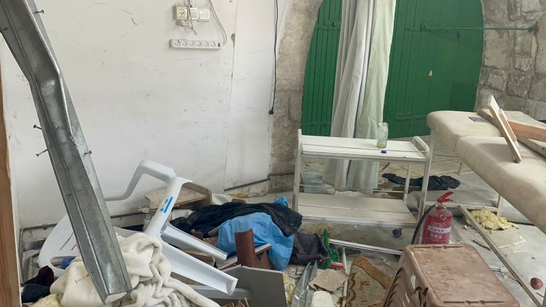 قنابل الغاز والصوتية