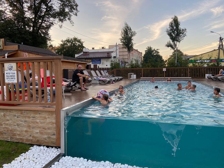 منتجع "Western Camp" أحد أفضل المنتجعات في بولندا المنتجعات في بولندا… خدمة وإقامة عالية المستوى