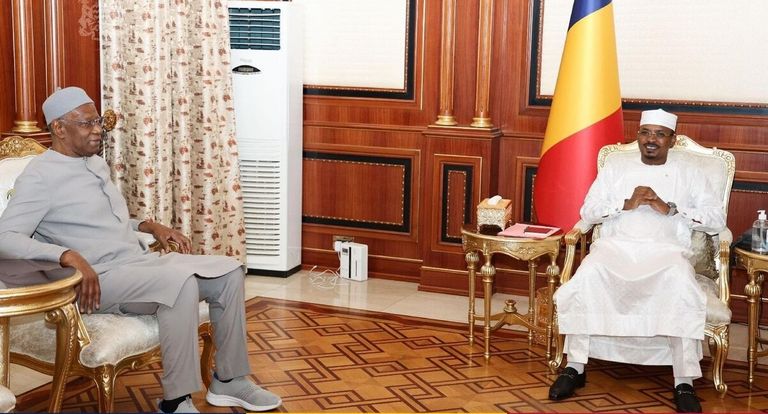 البرهان خلال استقباله باتيلي في الخرطوم