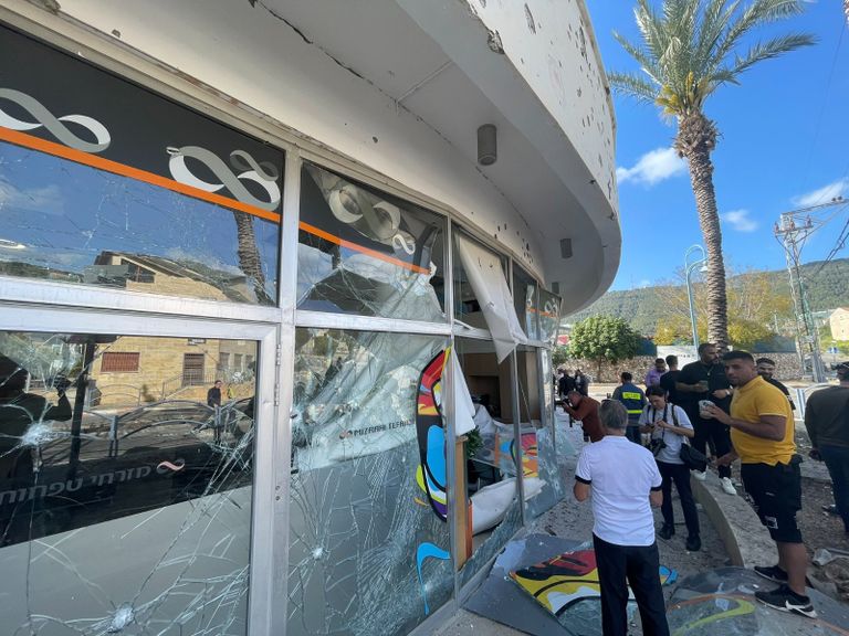 آثار صواريخ تم إطلاقها من لبنان على إسرائيل - أرشيفية