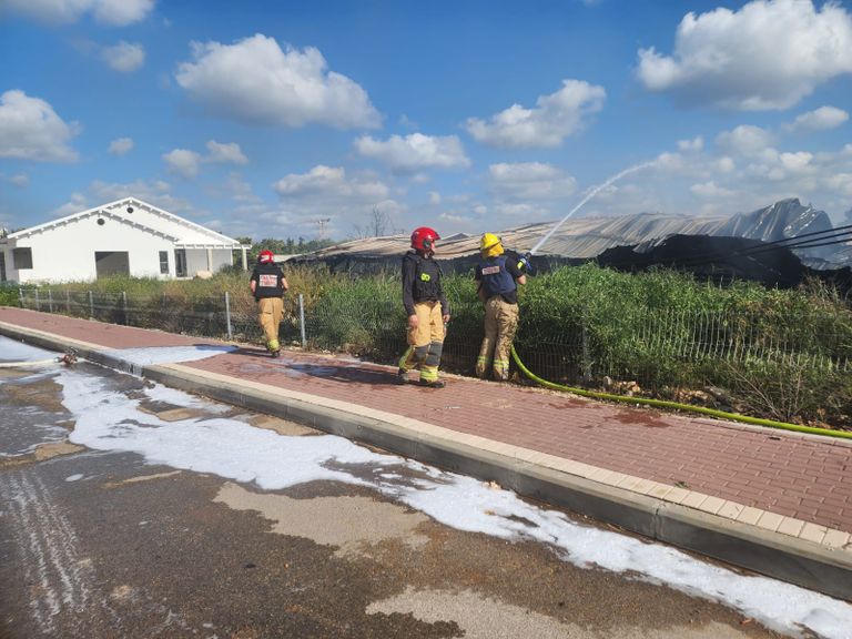 آثار صواريخ تم إطلاقها من لبنان على إسرائيل - أرشيفية