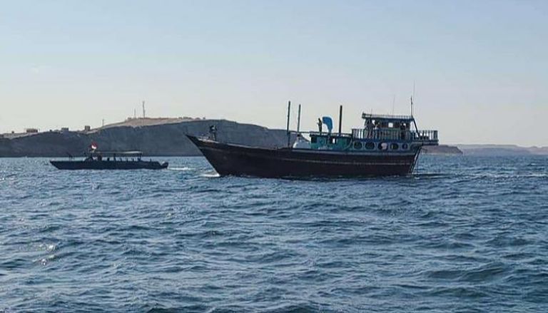خفر السواحل اليمنية يضبط مركب تهريب للمخدرات الإيرانية للحوثيين