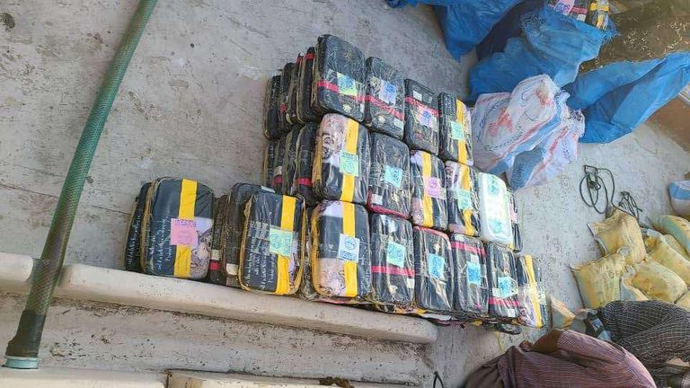 خفر السواحل اليمنية يضبط مركب تهريب للمخدرات الإيرانية للحوثيين