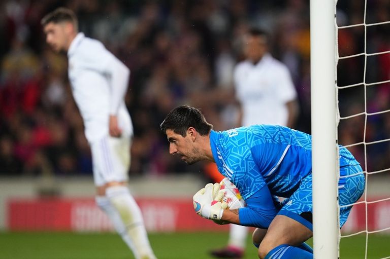 تيبو كورتوا في الكلاسيكو تيبو كورتوا في الكلاسيكو