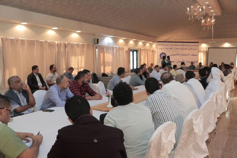 رجال أعمال في اليمن يشهرون نادي اقتصادي للشراكة مع الحكومة المعترف بها دوليا رجال أعمال في اليمن يشهرون ناديا اقتصاديا للشراكة مع الحكومة المعترف بها دوليا