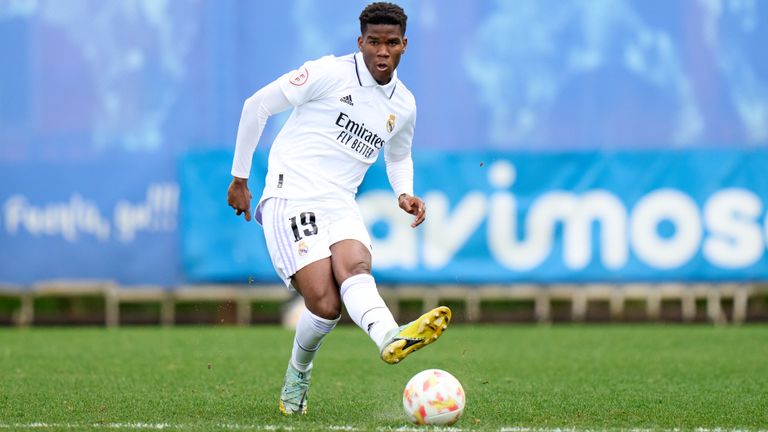 مارفيلوس أنطويلين جارزون "مارفيل" شادي رياض، مدافع برشلونة