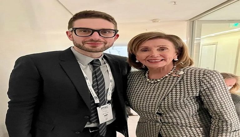 سوروس الابن مع الرئيس الأسبق باراك أوباما