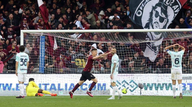 الاحتفال بهدف كاندريفا القاتل أنطونيو كاندريفا