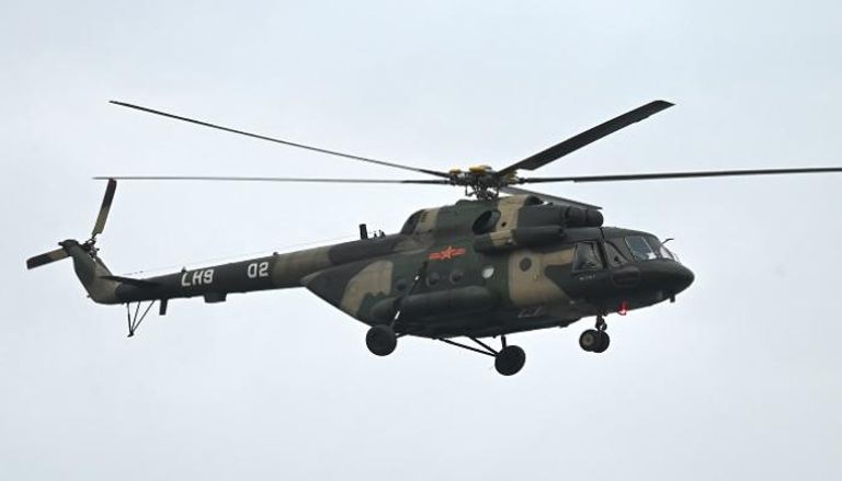 طائرة هليكوبتر عسكرية صينية تحلق فوق جزيرة بينغتان أقرب نقطة لتايوان