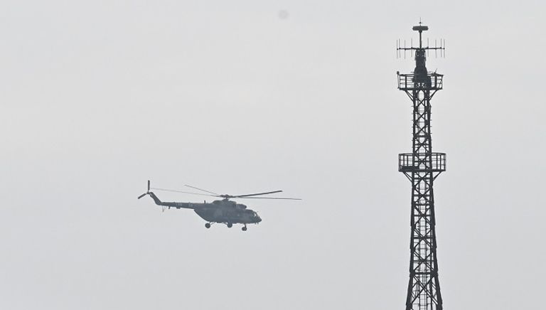 طائرة هليكوبتر عسكرية صينية تحلق فوق جزيرة بينغتان أقرب نقطة لتايوان