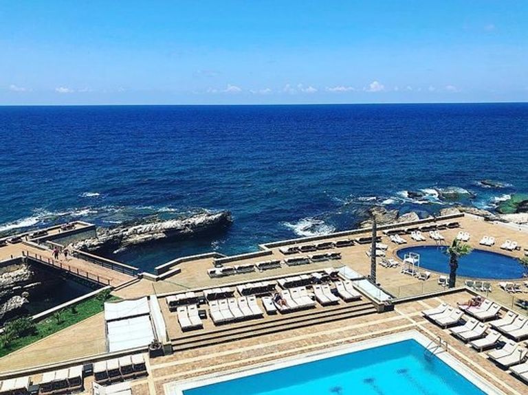 منتجع كاسل ماري بيتش إحدى أفضل المنتجعات في جبيل لبنان المنتجعات في جبيل لبنان…5 روائع لعشاق الاستجمام