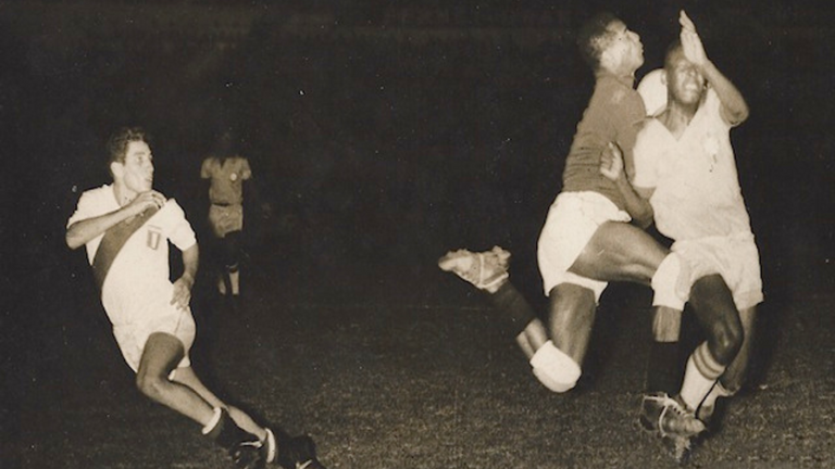 العنف ضد بيليه في كوبا أمريكا بيليه يسجل ضد الأرجنتين في كوبا أمريكا 59