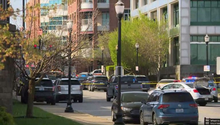 الشرطة الأمريكية تنتشر في موقع إطلاق نار وسط مدينة لويزفيل