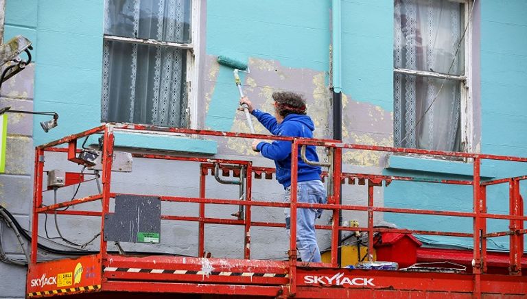 جدارية في إيرلندا احتفاء بزيارة بايدن المرتقبة