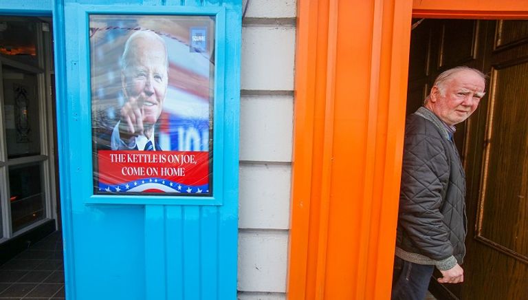 جدارية في إيرلندا احتفاء بزيارة بايدن المرتقبة