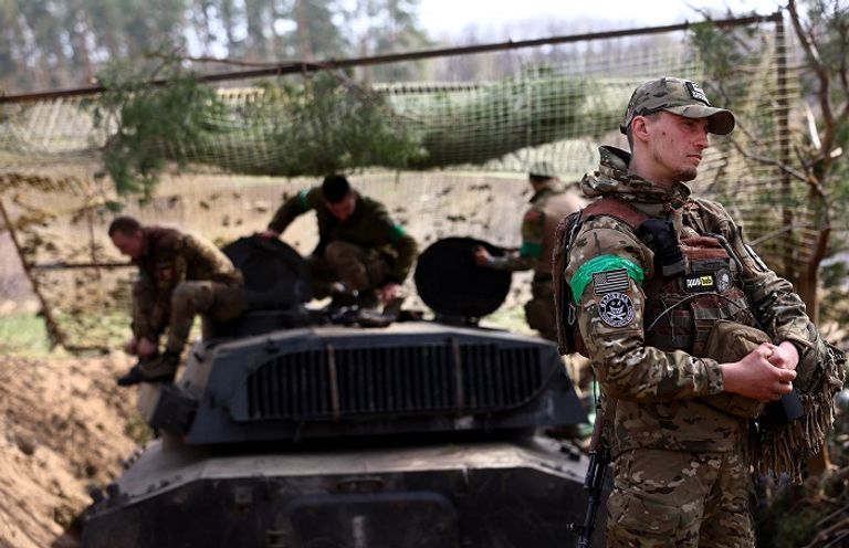 جنود أوكرانيون على الجبهة - رويترز