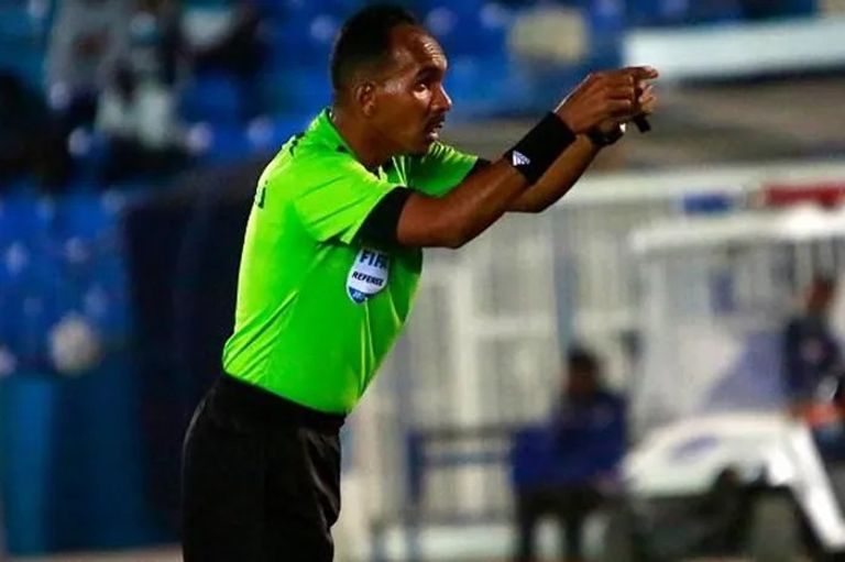 الحكم محمود علي إسماعيل الأهلي والرجاء - صورة أرشيفية