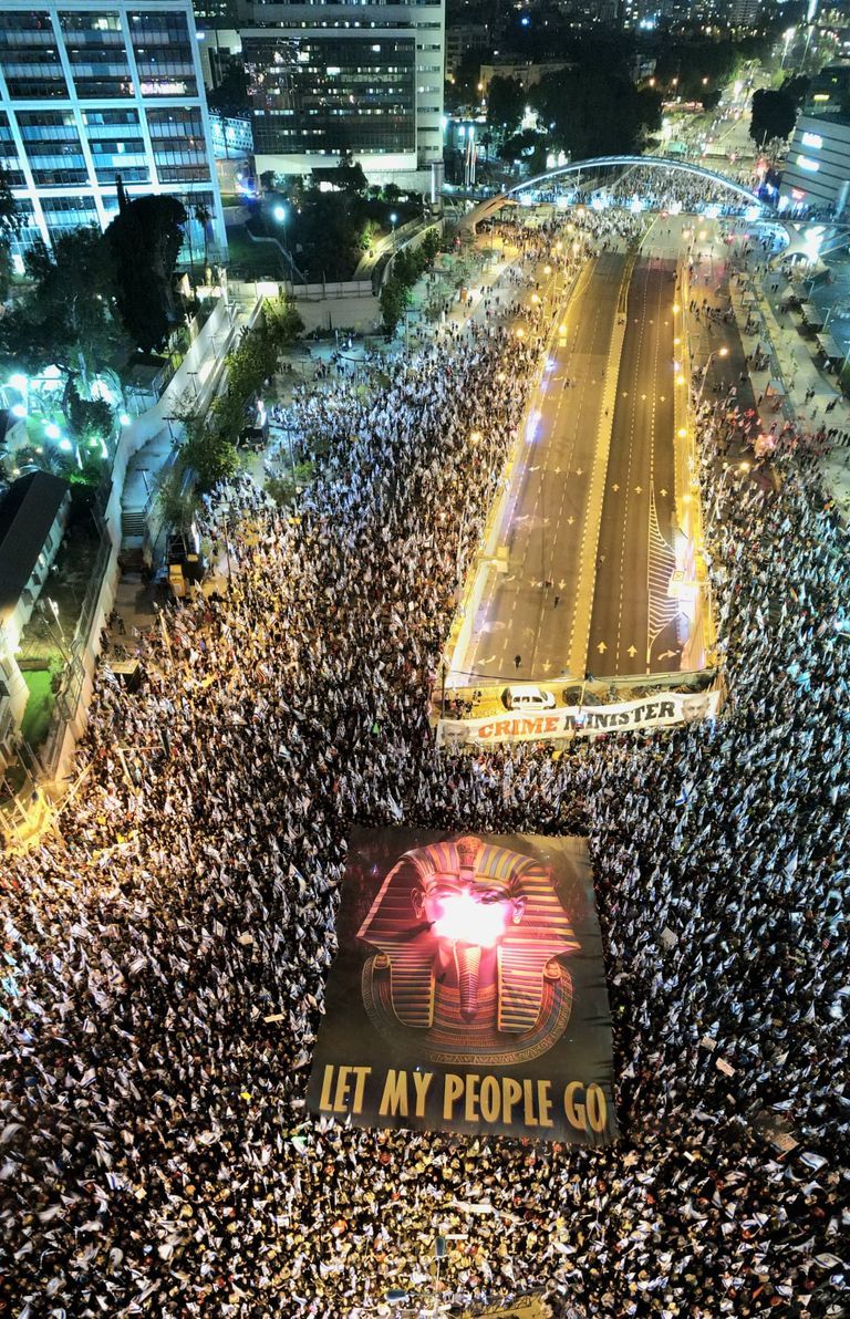 مظاهرات ضد نتنياهو في إسرائيل جو بايدن وفولوديمير زيلينسكي