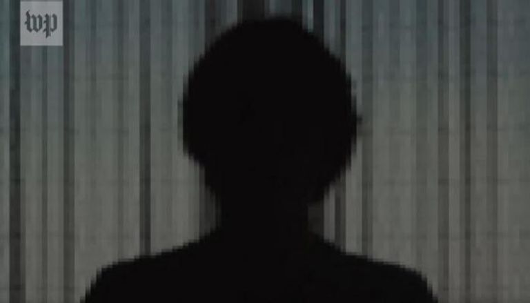 صورة متداولة لعملية اعتقال مسرب الوثائق