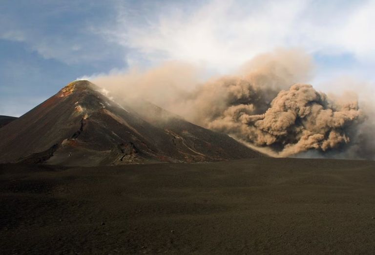 بركان جبل "إتنا" بركان