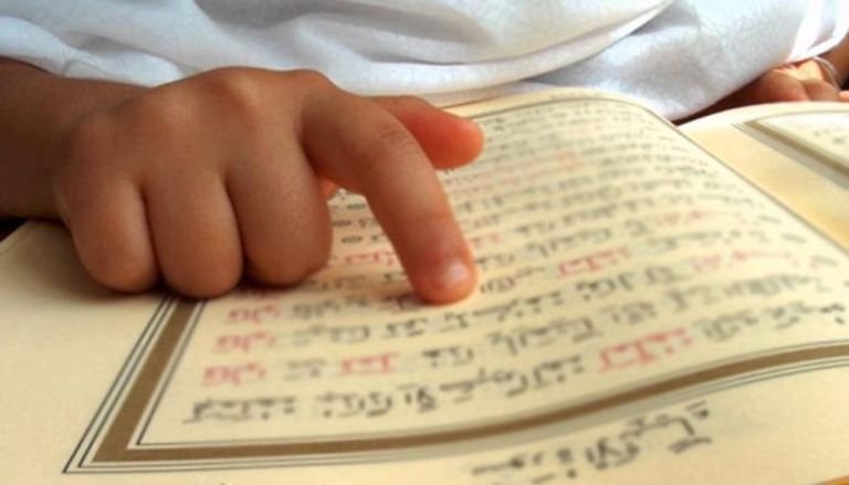 أئمة يجتمعون داخل مسجد - أرشيفية