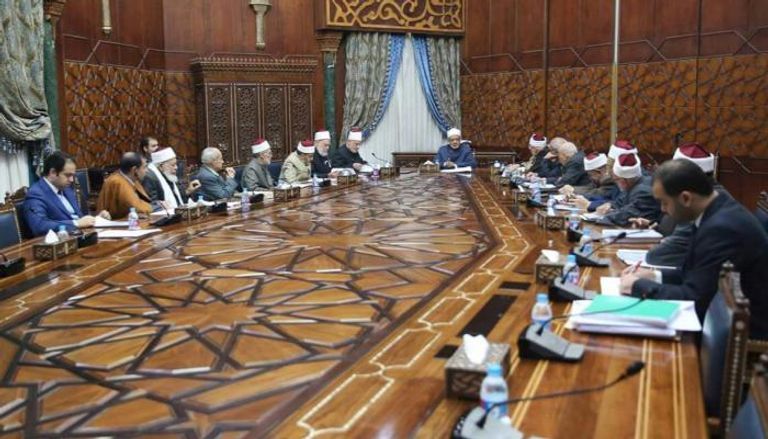 أئمة يجتمعون داخل مسجد - أرشيفية