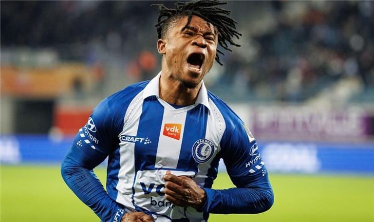 غيفت أوربان فيكتور أوسيمين مهاجم نابولي