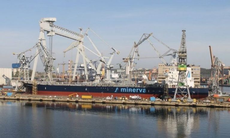 أحد أحواض بناء السفن - أرشيفية