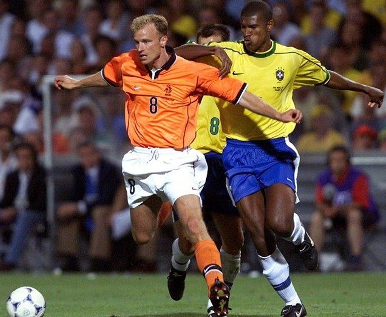 بيركامب في مونديال 98 دينيس بيركامب ضد إيطاليا في يورو 2000