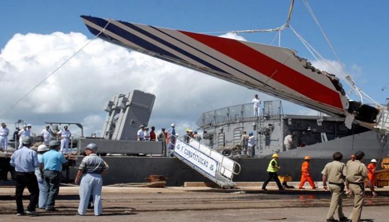 انتشال حطام رحلة الخطوط الجوية الفرنسية 447 من المحيط الأطلسي في 2009 - رويترز