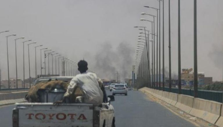 دخان الاشتباكات يتصاعد في شوارع السودان