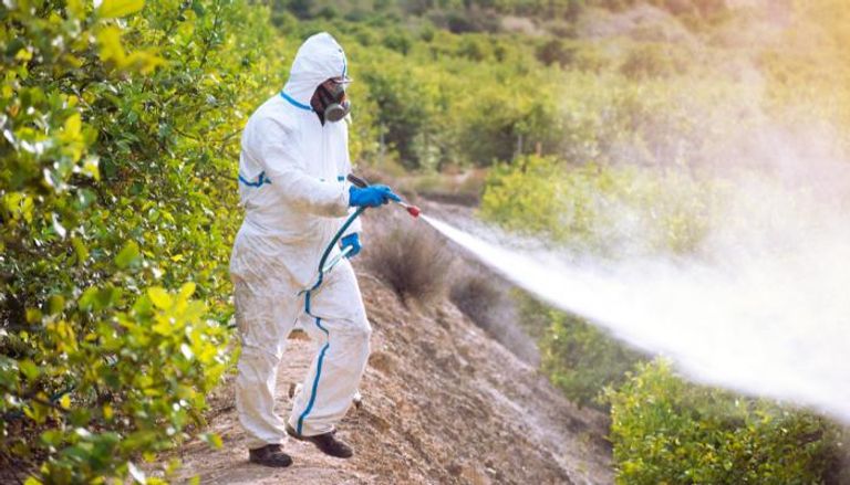طموحات الاتحاد الأوروبي لتقليص استخدام المبيدات تضع المزارعين في موقف صعب