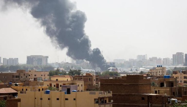 دخان يتصاعد من مواقع الاشتباكات في الخرطوم 