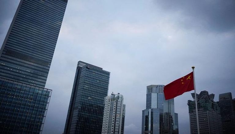 علم الصين في شنغهاي - رويترز
