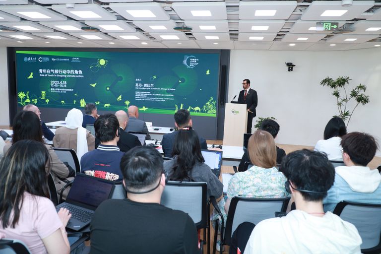 الدكتور سلطان الجابر يلتقي طلاب معهد جامعة تسينغهوا للحياد الكربوني الدكتور سلطان بن أحمد الجابر